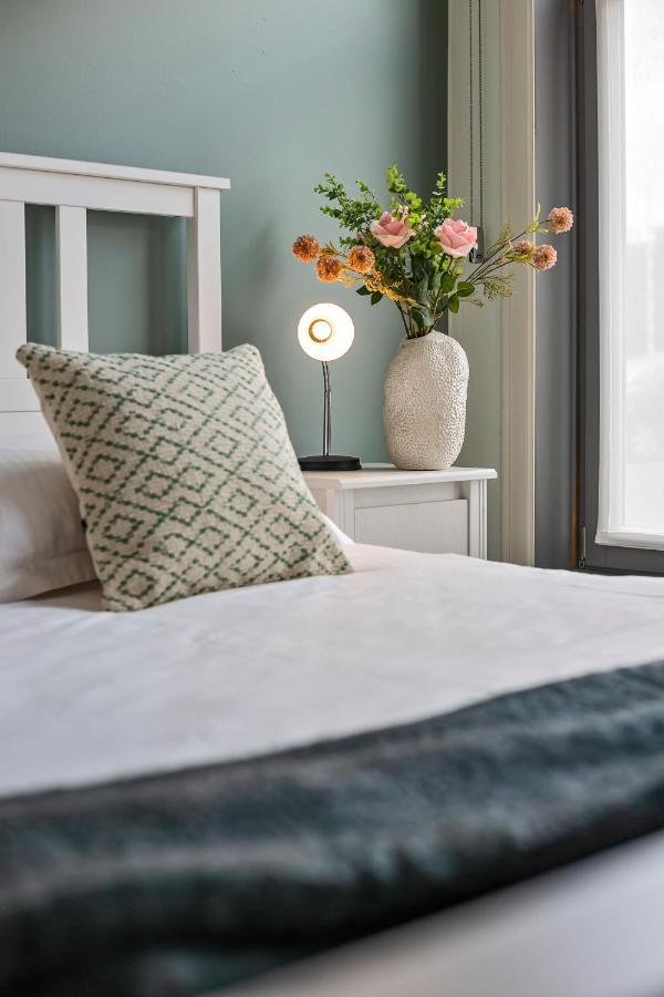 Huswell - Charming Getaway In The Historical City Center Brugge Bagian luar foto